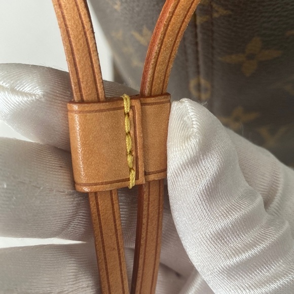 Louis Vuitton Neverfull MM Monogram - Picture 16 of 17